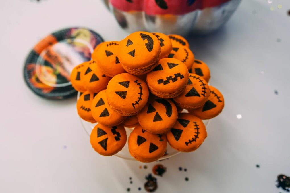 halloween themed macaroons