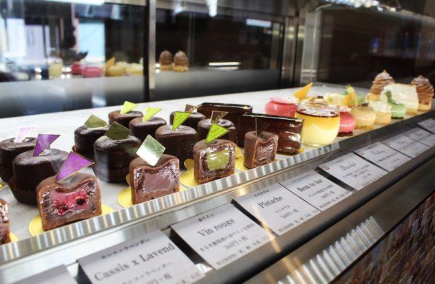 Navigating Tokyo chocolate shops can be difficult, but it doesn't have to be, if you just have the right resources! Learn all about the best chocolate in Tokyo in this guide to the city's bean to bar chocolate shops. | #travel #foodie #asia #harajuku #tokyo #japan #japanese #dessert #chocolate #sweets #pastry #cafe #bean #to #bar #chocolatiers #shibuya #station #dandelion #kuramae