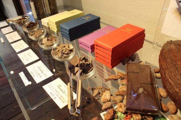 Navigating Tokyo chocolate shops can be difficult, but it doesn't have to be, if you just have the right resources! Learn all about the best chocolate in Tokyo in this guide to the city's bean to bar chocolate shops. | #travel #foodie #asia #harajuku #tokyo #japan #japanese #dessert #chocolate #sweets #pastry #cafe #bean #to #bar #chocolatiers #shibuya #station #dandelion #kuramae